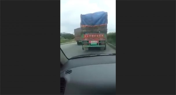Smashed truck still being driven on the road (Video)