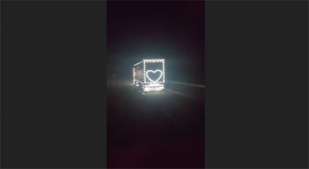 Lorry glowing like ghost with hundreds of LED lights (Video)