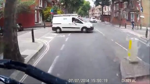 Genius Van Driver Nearly Caused an Accident - Pegagu