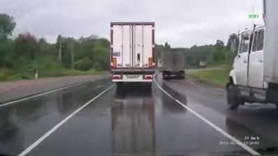 A lorry comes too fast in a wet road bend - Pegagu