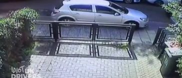 A pedestrian gets crushed by a bus accident - Pegagu