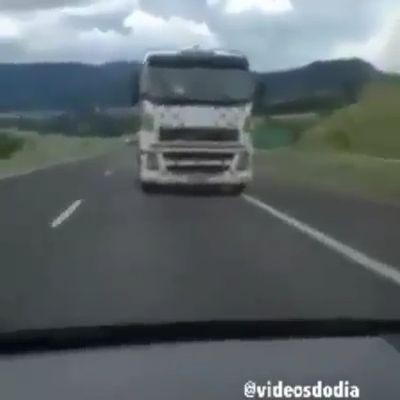 Scary prank with a truck on tow (Video)