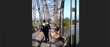 Risky driving through a very old wooden bridge (Video)