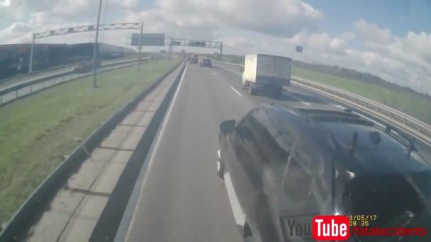 Raging BMW driver decided to test lorry brakes (Video)