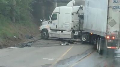 Truck driver unsuccessfully trying to turn around (Video)