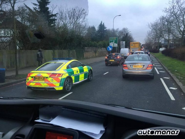 UK Ambulance sports mode (Photo)